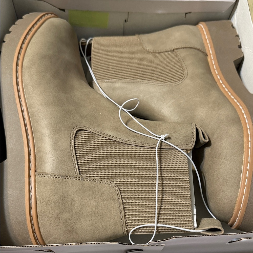 Dolce Vita Leigha Chelsea Boots in Dark Taupe
